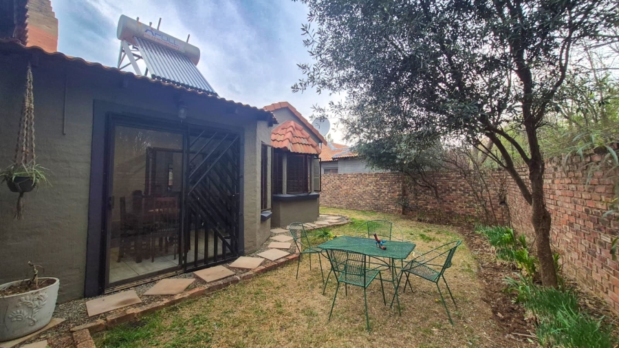 3 Bedroom Property for Sale in Mooivallei Park North West